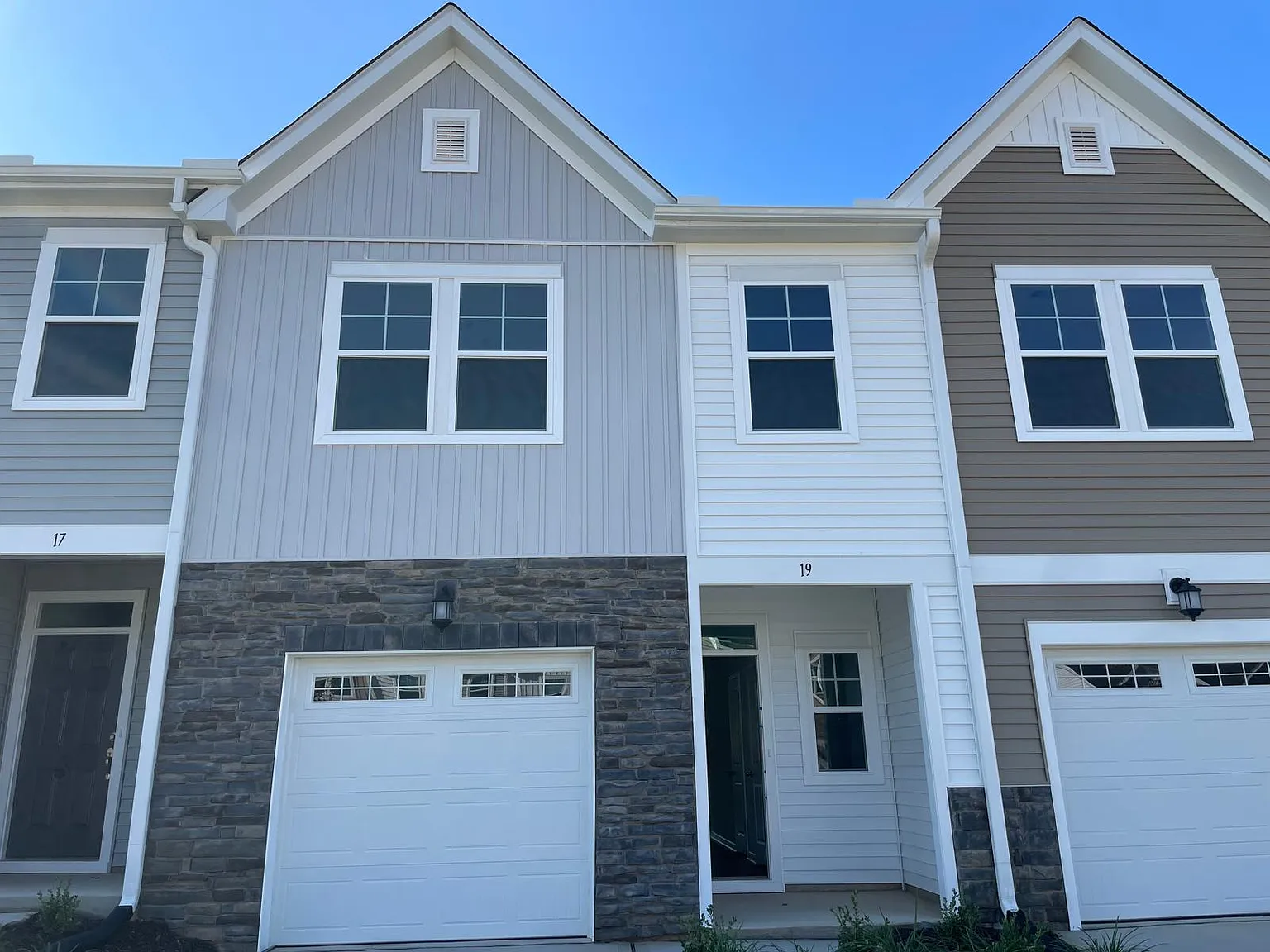 3 bed, 1437 sqft, $1,575 — Photo 3