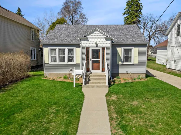 2116 10th Ave, Menominee, MI 49858