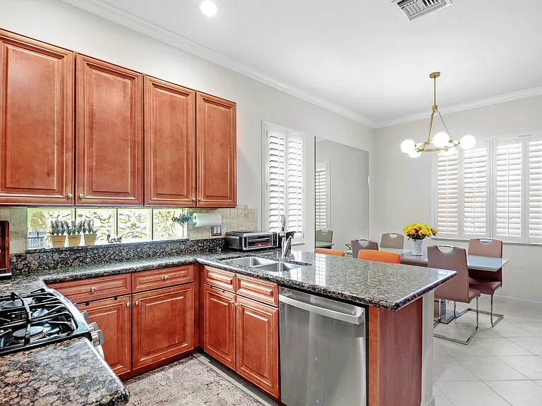 4496 Hickory Dr — Photo 10