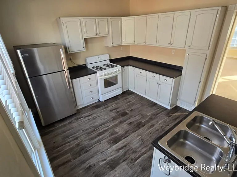 Spencer 3923 — Photo 2
