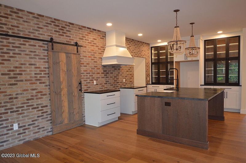 4th image of 128 Hidley Road