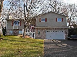 6622 Eagle Lake Dr, Osseo, MN 55369