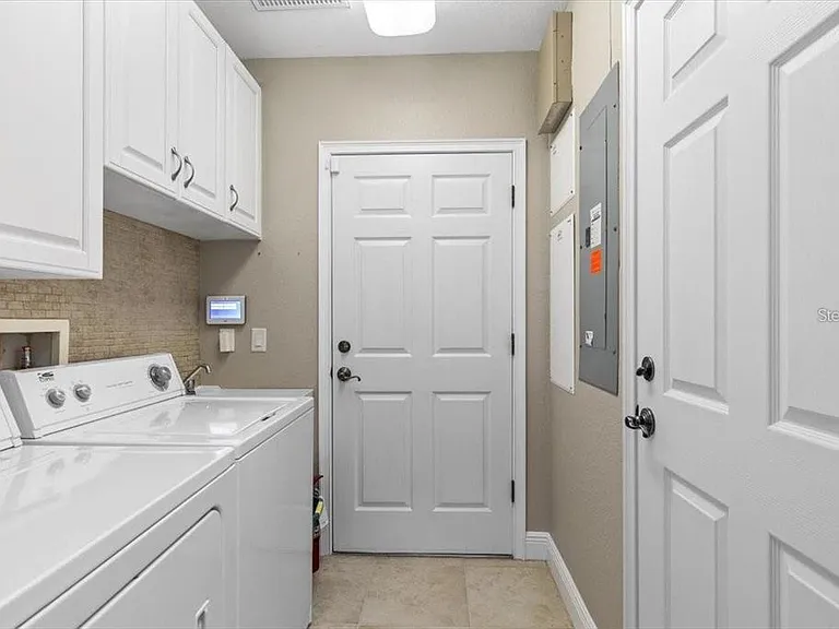 1143 Riverscape St #A — Photo 36