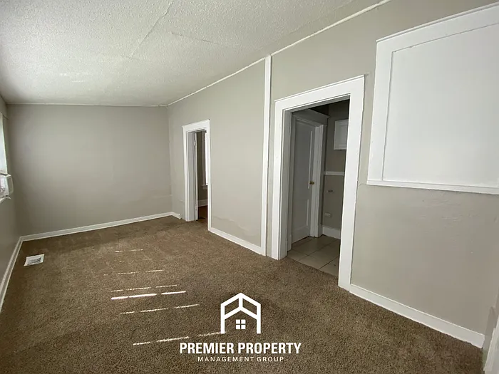 696 N Willett St — Photo 11