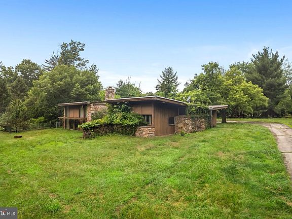 5th image of 2935 Whitehall Rd