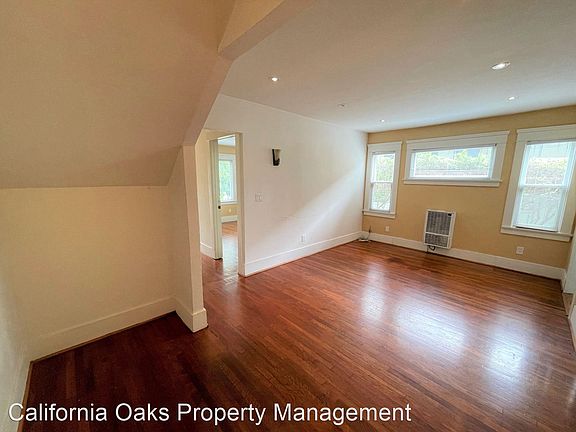 5th image of 1058 E Main St #10074128