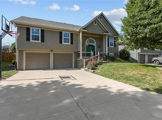 960 NW Birch Ct, Grain Valley, MO 64029
