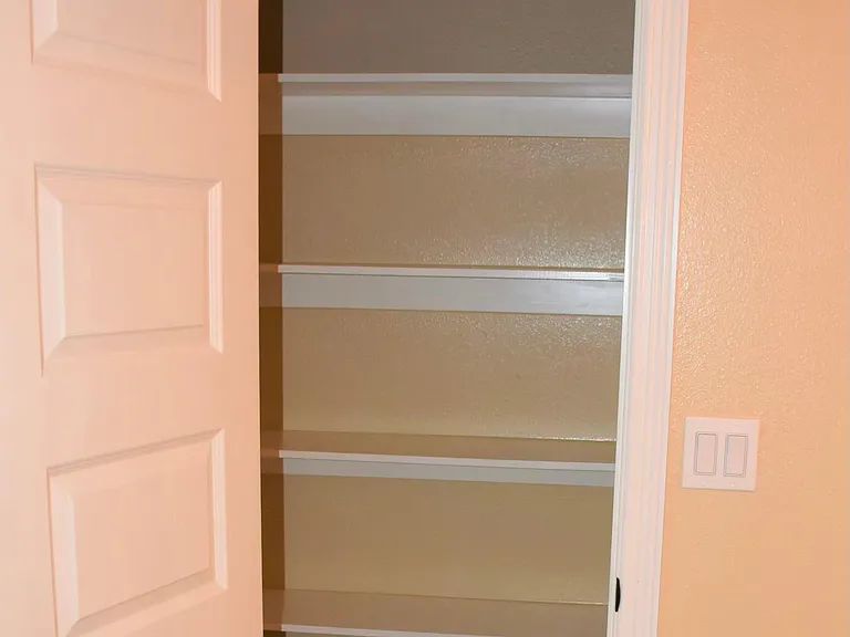 5104 N Winona Dr — Photo 3