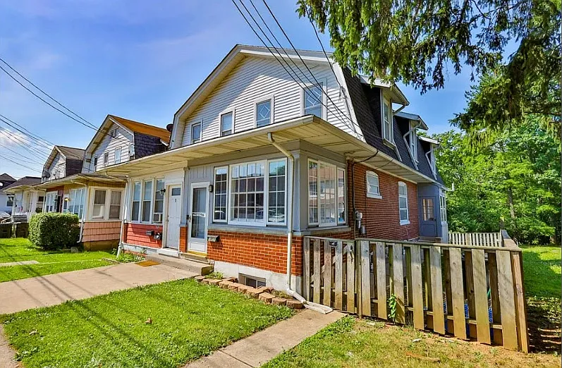 3 bed, 1.5 bath, 1232 sqft, $2,250 — Photo 2