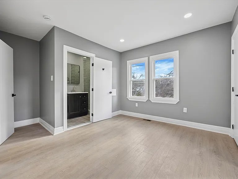 523 W Glenside Ave — Photo 13