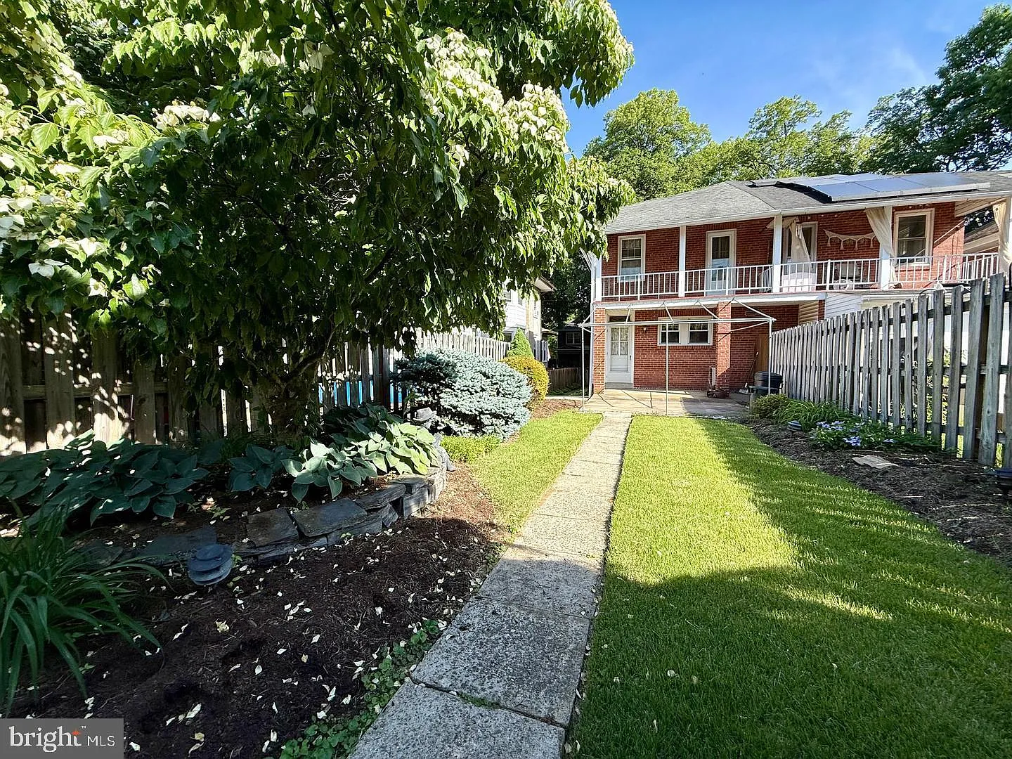 3 bed, 1.5 bath, 1618 sqft, $2,200 — Photo 3