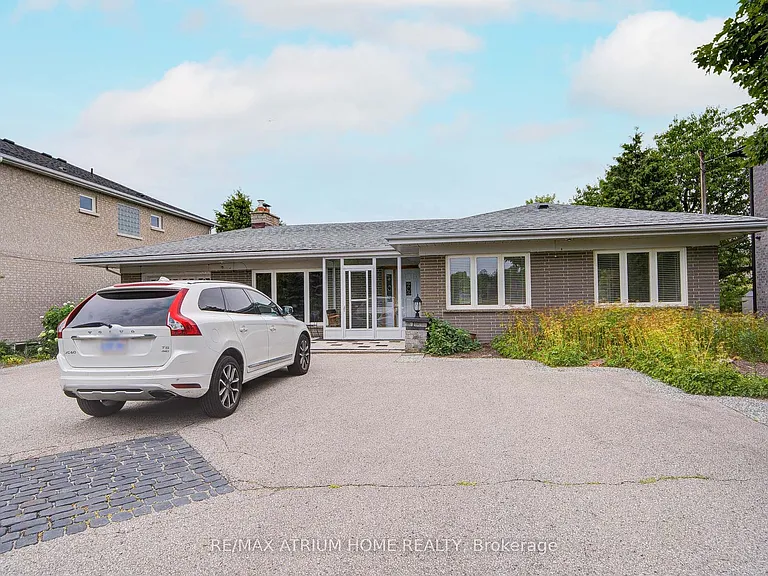 134 Fairglen Ave — Photo 4