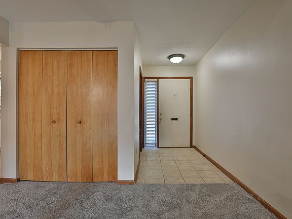 5th image of 3056 Britannia Dr W