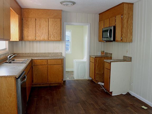4th image of 16 Strawberry Dr