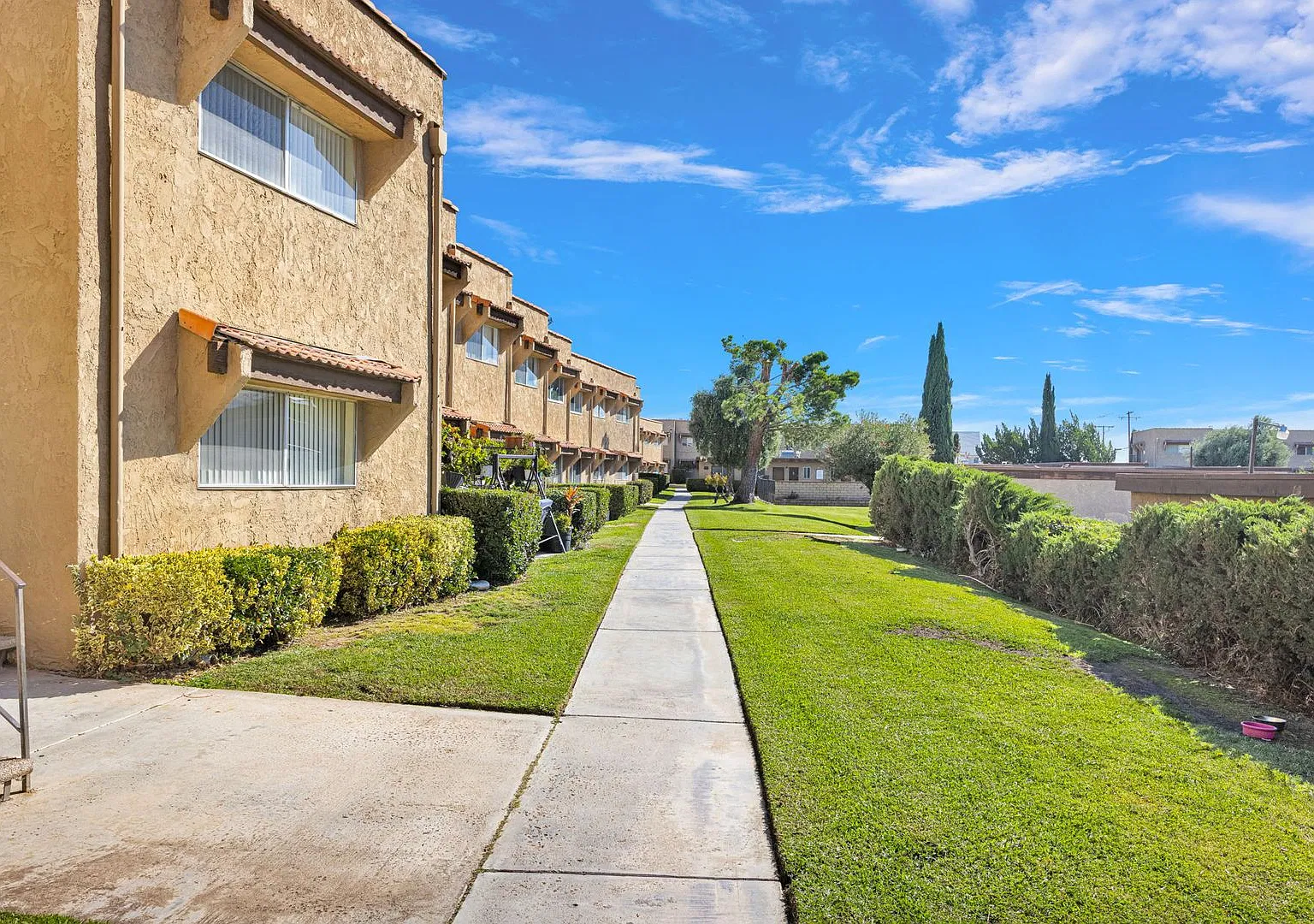 14370 La Paz Dr — Photo 1