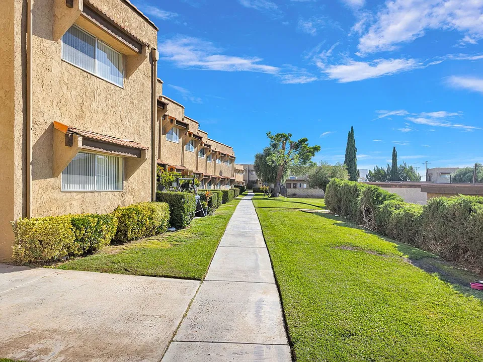 14370 La Paz Dr