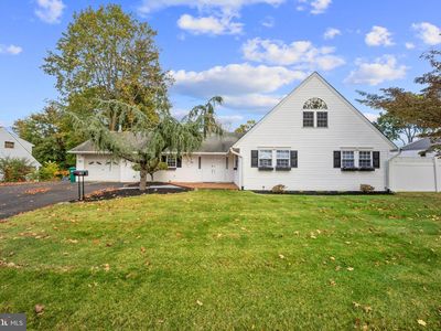 301 Snowball Dr, Levittown, PA, 19056