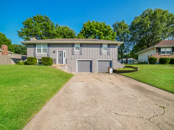 504 NW Palmer Dr, Blue Springs, MO 64014