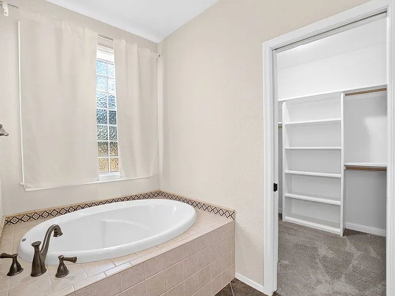 2792 S Aurora Ave — Photo 21