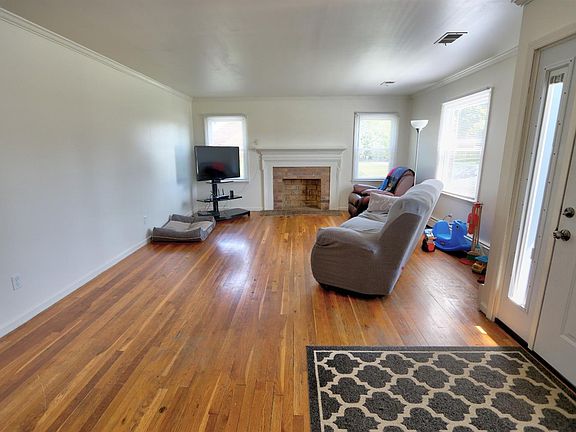 5th image of 103 N Porter Dr