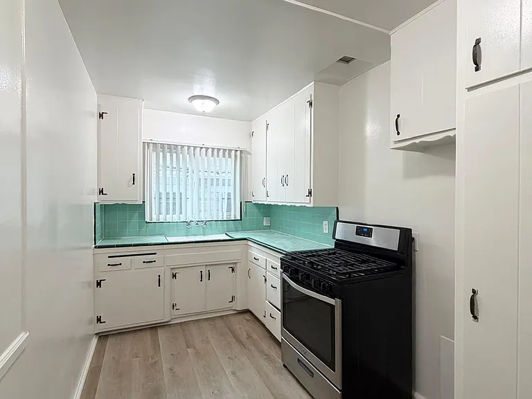 4800 Beverly Blvd #3 — Photo 3