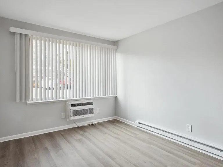 Golden Hill Apartments — Photo 19