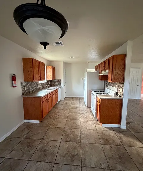 550 Dewey Rd — Photo 6