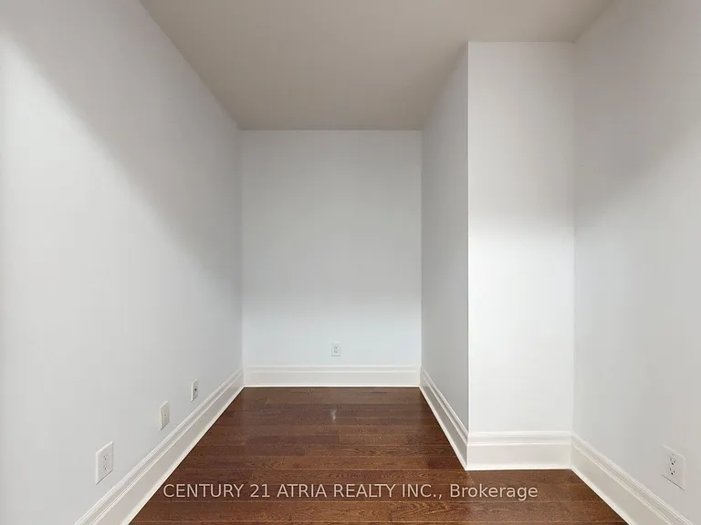 57 Upper Duke Cres #311D — Photo 31