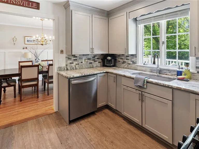 39 Little Brook Dr — Photo 8