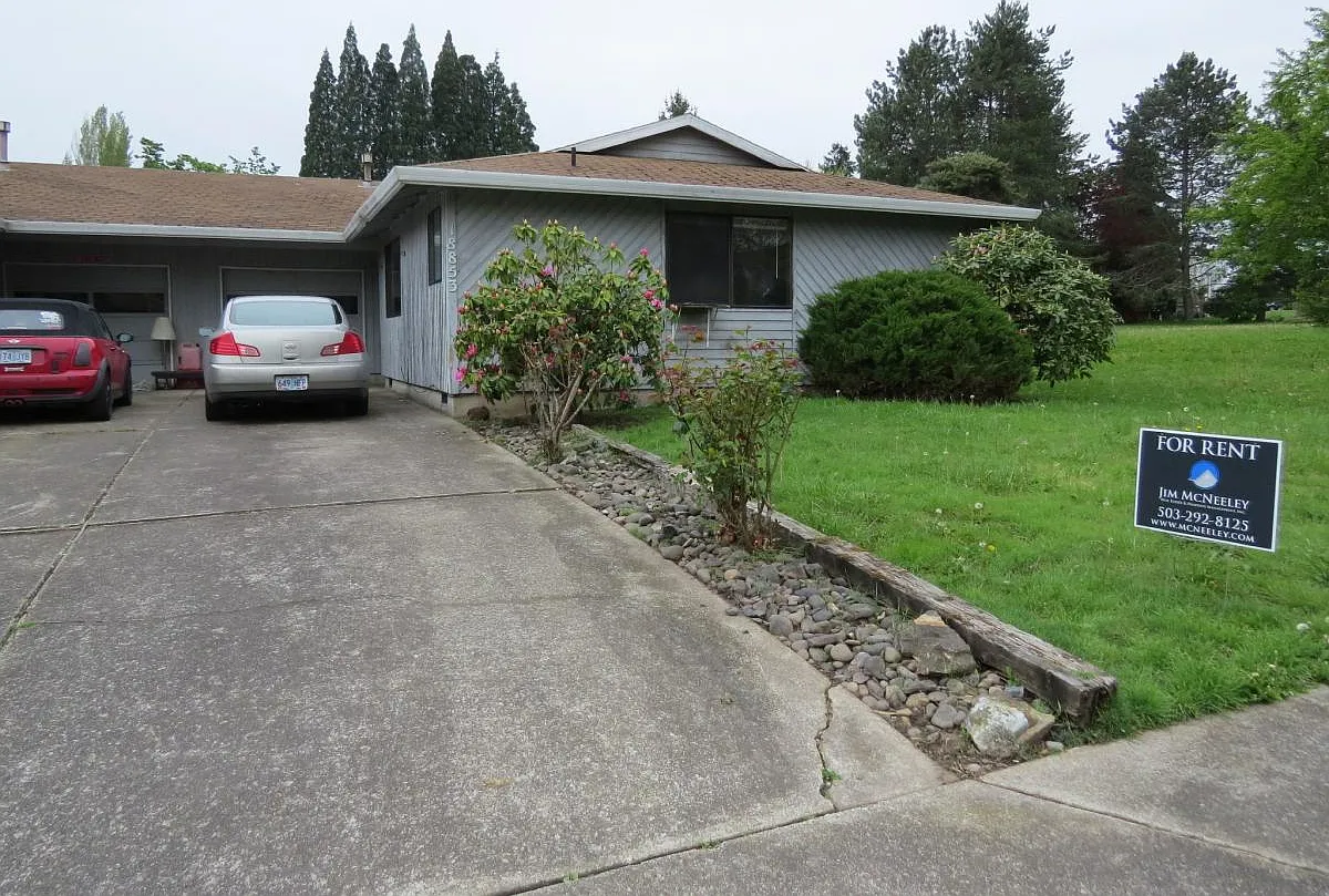 2 bed, 1964 sqft, $1,300 — Photo 1