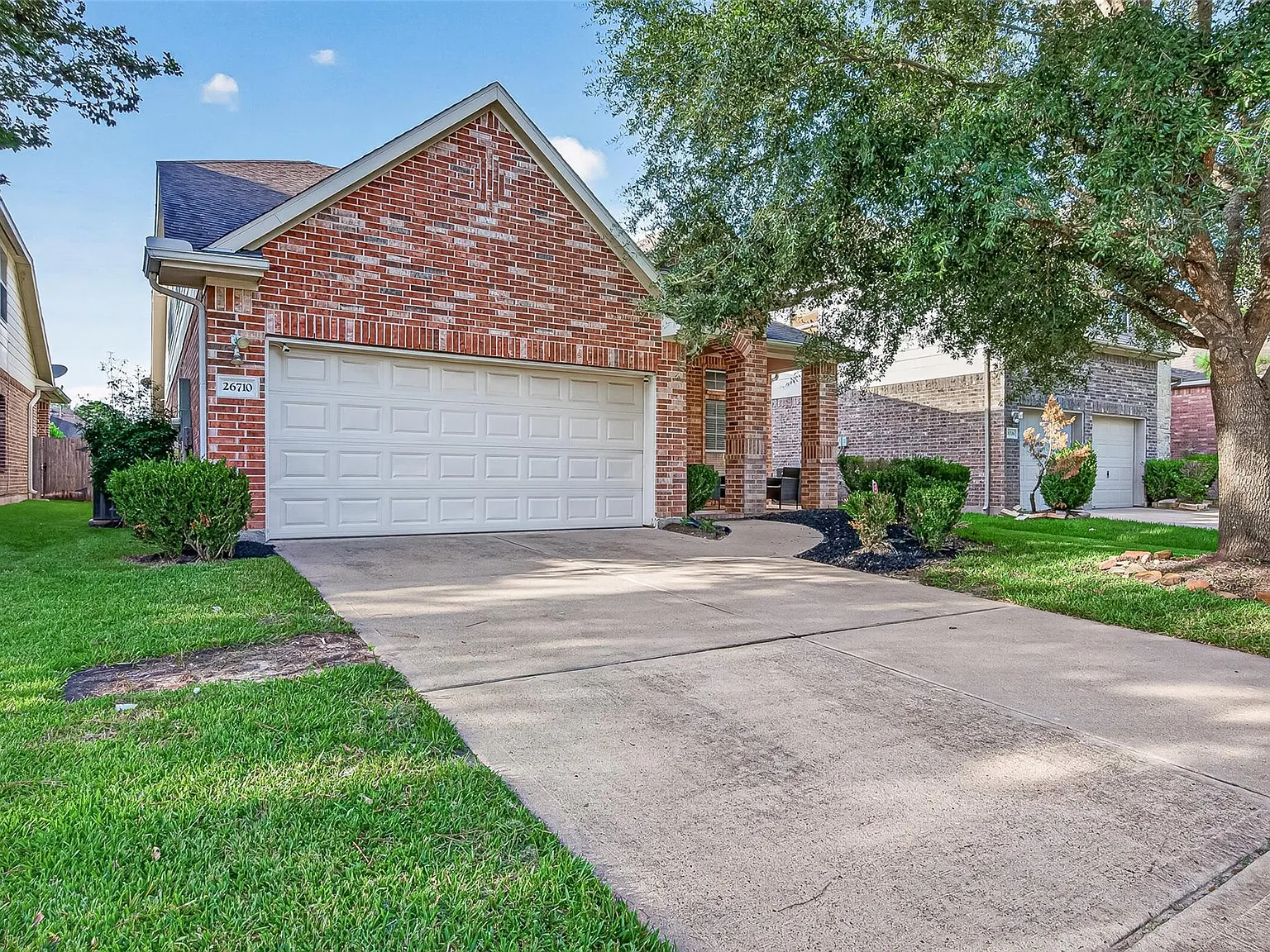 4 bed, 3.0 bath, 2351 sqft, $2,650 — Photo 3