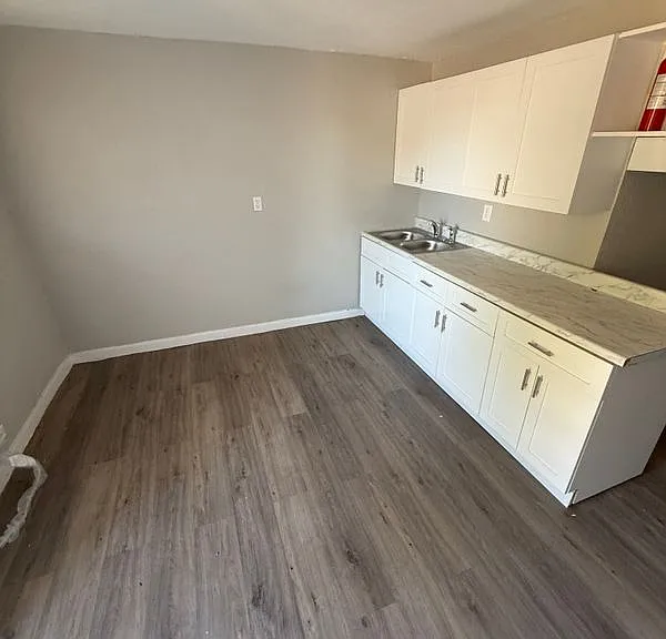 656 SW Avenue C Pl #5 — Photo 5