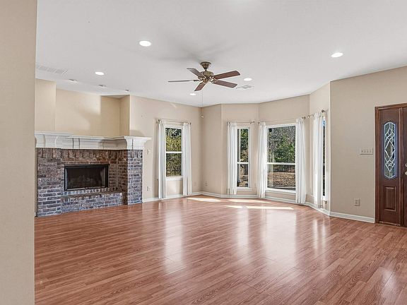 3rd image of 741 E Main St