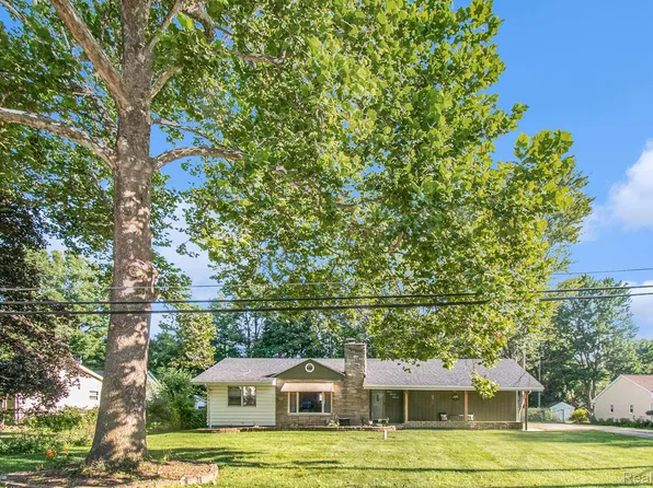 437 E Main St, Vernon, MI 48476