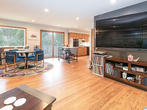 3rd image of 3007 S 76th Ave
