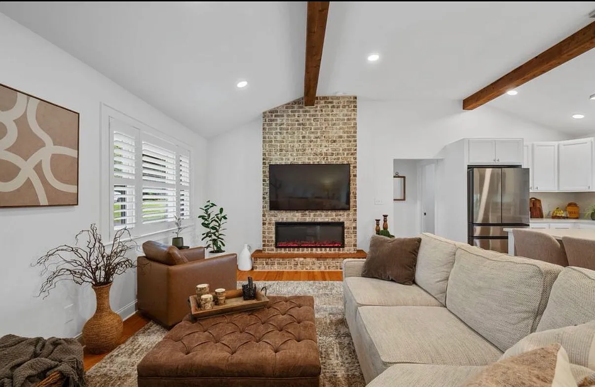 3 bed, 1593 sqft, $2,950 — Photo 2