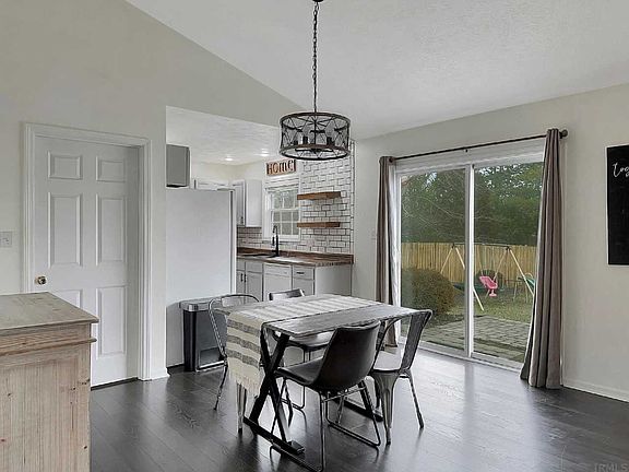 5th image of 5125 English Ivy Dr