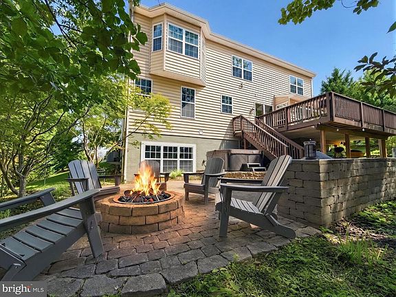 3rd image of 45103 Woodhaven Dr