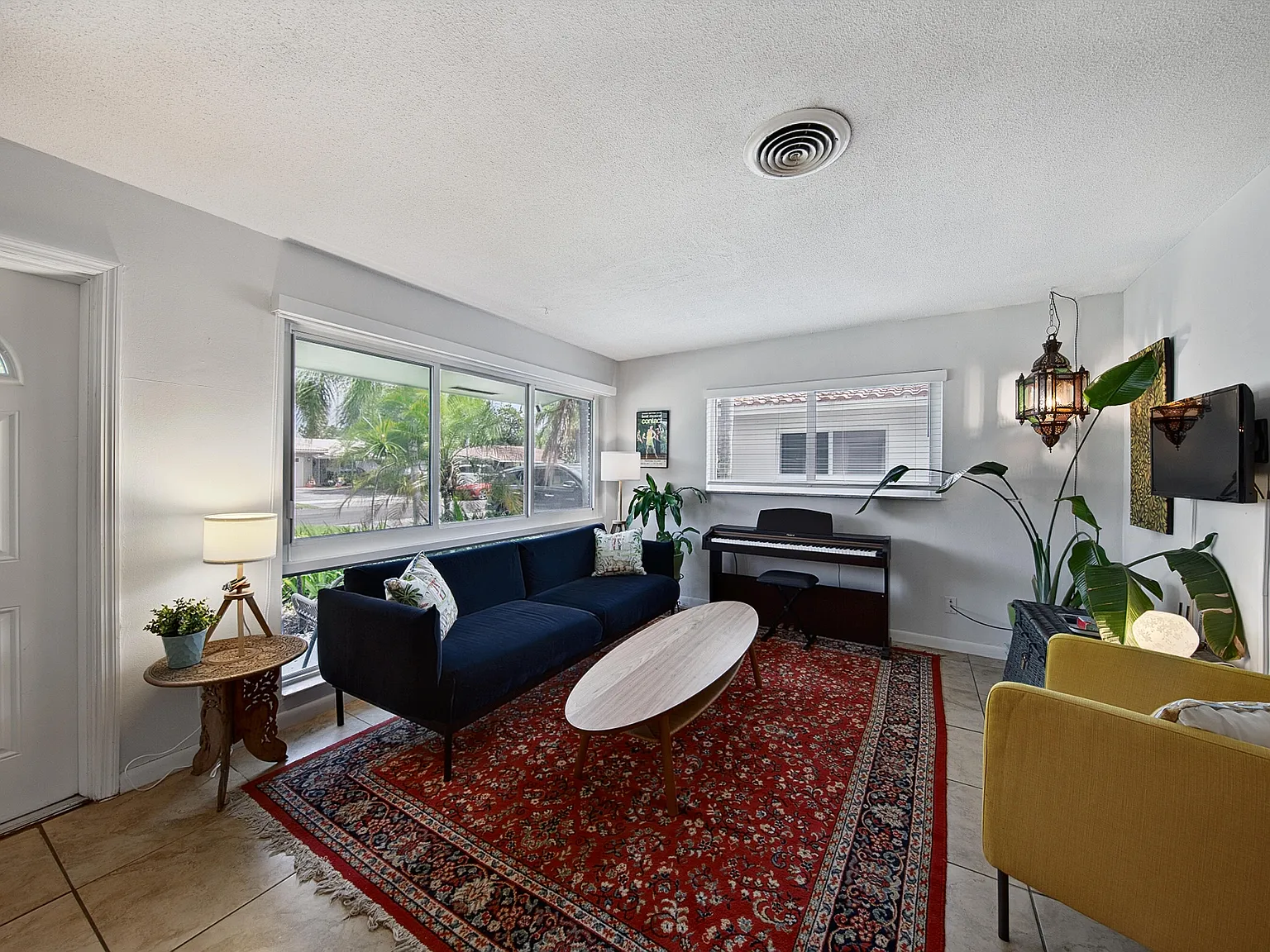 2 bed, 1.0 bath, 800 sqft, $3,000 — Photo 2