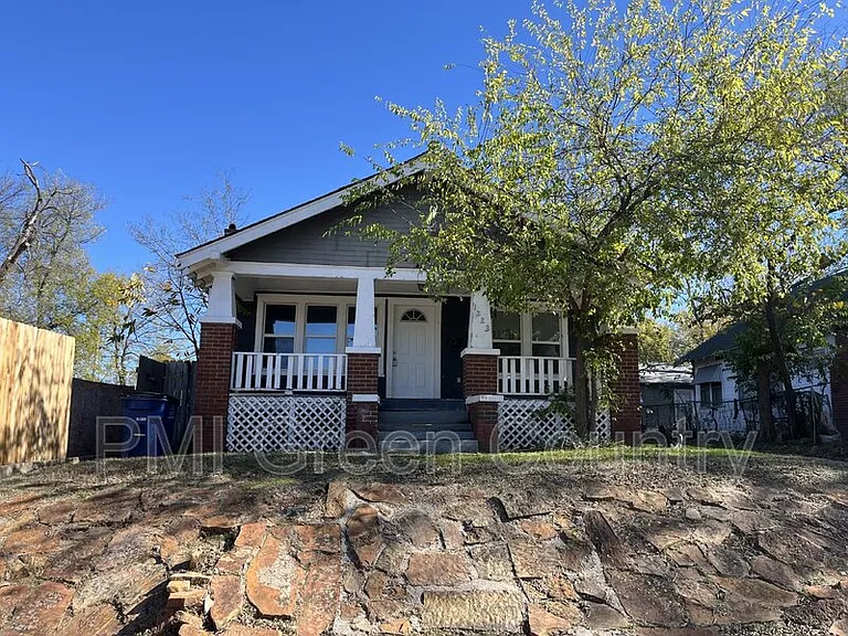 1223 S Quaker Ave — Photo 1