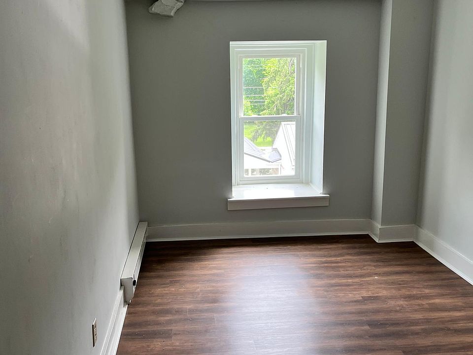 1st image of 305 S White Oak St #2