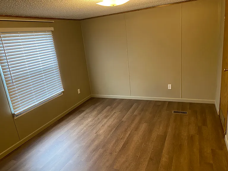 12885 Fairview Rd — Photo 15