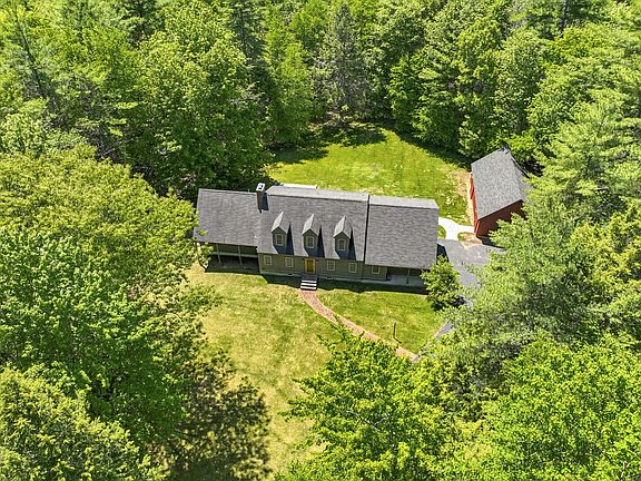 2nd image of 33 Buttonwood Drive