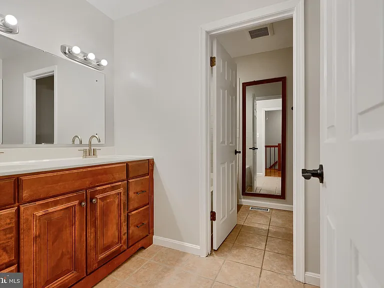 733 Reedy Cir — Photo 18