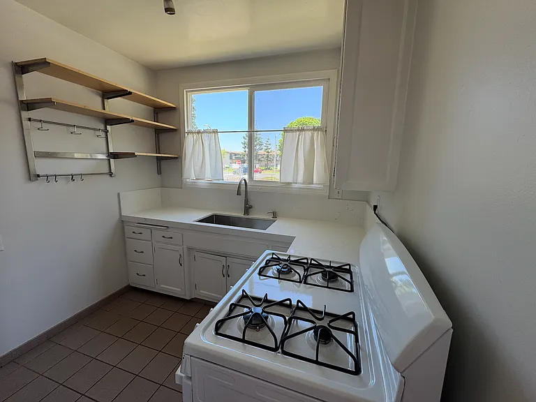 4862 Oliva Ave — Photo 5