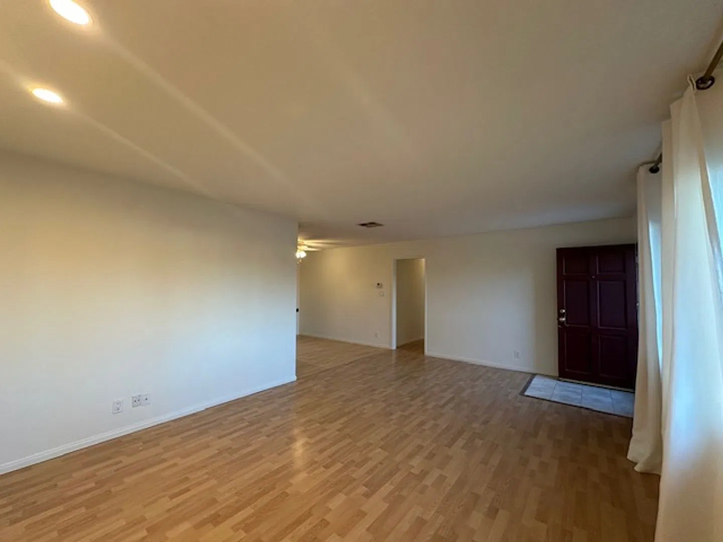 Stunning Simi Valley Home 4+2 home with RV Parking — Photo 4