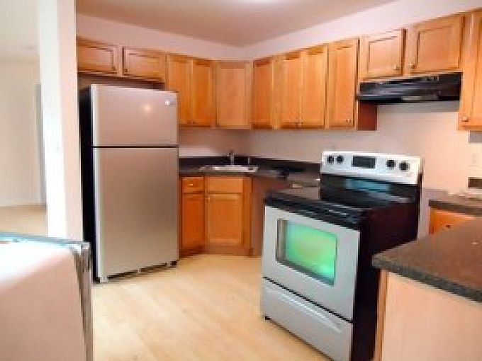 2nd image of 535 Warren St APT 1