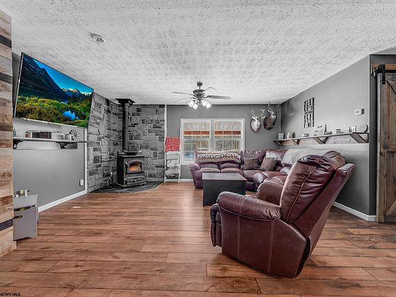 4th image of 1010 Furfin Rd