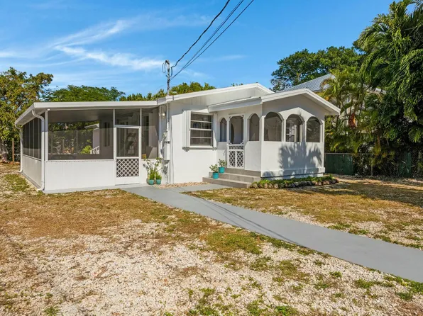 19557 Mayan St, Sugarloaf Key, FL 33042