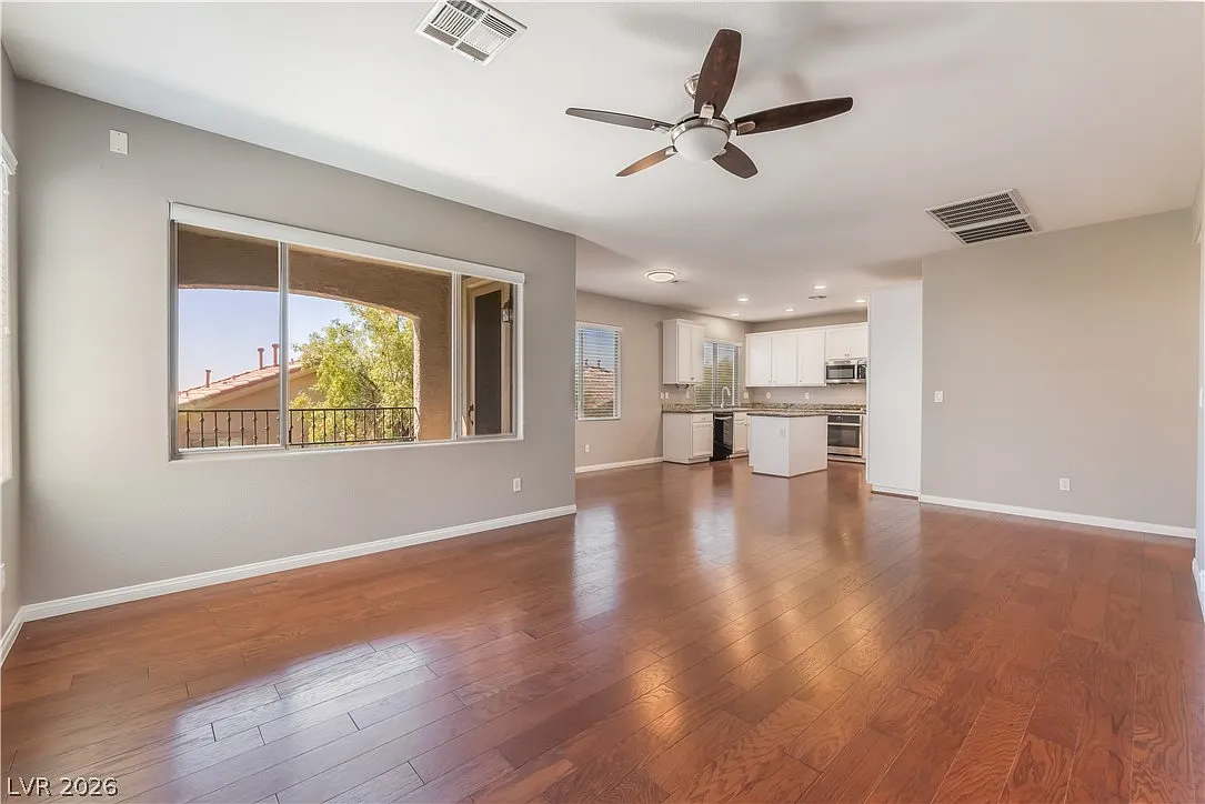 4 bed, 3.0 bath, 1882 sqft, $2,600 — Photo 3